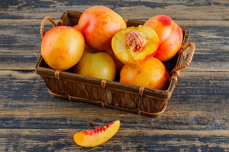 Файл:Nectarines-basket-wooden-table-high-angle-view 176474-8598.jpg