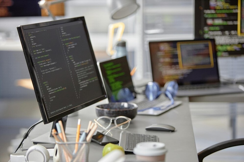 Файл:Computer-monitor-with-code-lines-office-setup 236854-60367.jpg