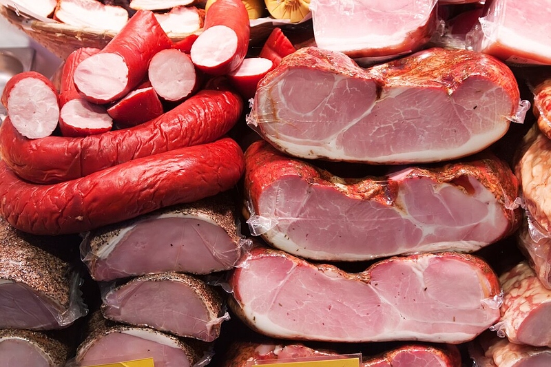 Файл:Meat-sausages-market 1398-2522.jpg