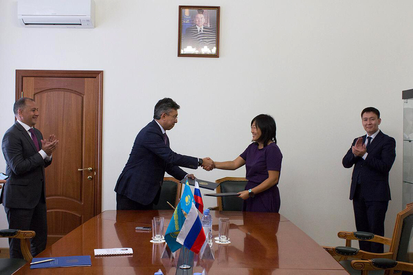 Бахыт Султанов и Татьяна Бакальчук. Подписание соглашения о сотрудничестве