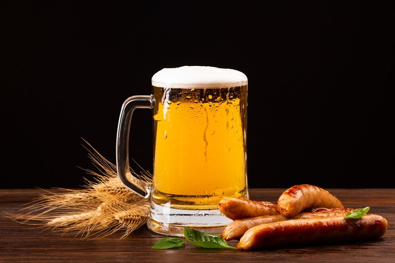 Файл:Close-up-beer-mug-with-sausages 23-2148306068.jpg
